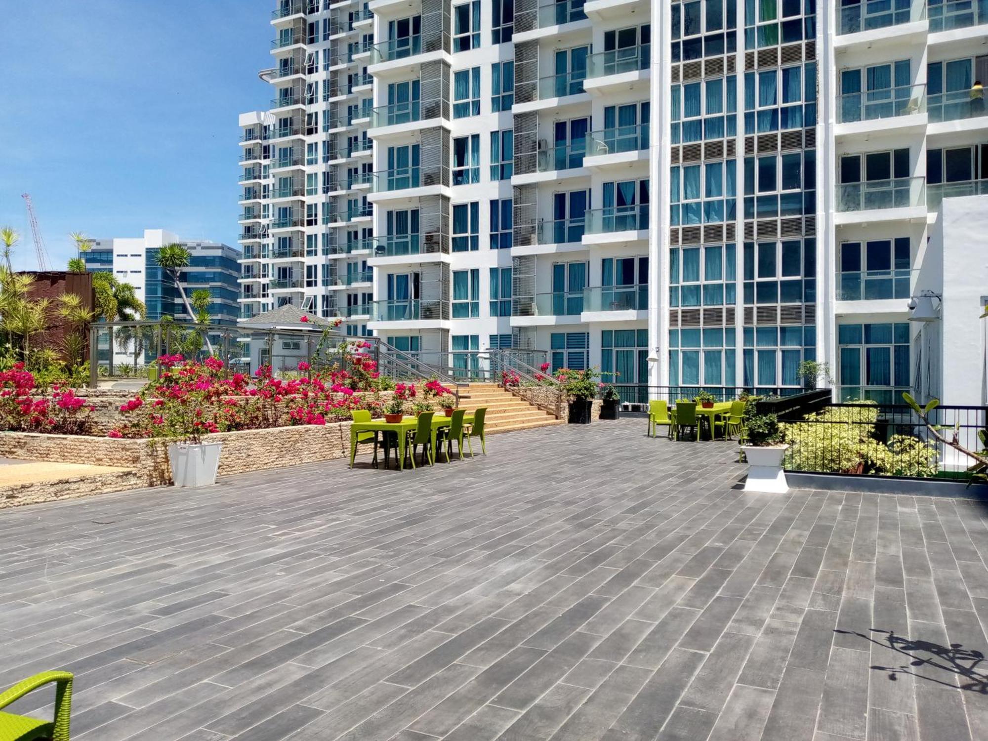 Mactan Newtown 8 Boulevard Deluxe Punta Engaño Extérieur photo