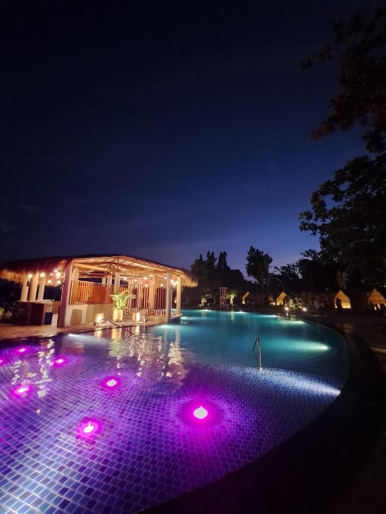 Mactan Newtown 8 Boulevard Deluxe Punta Engaño Extérieur photo